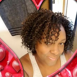 Meet your Posher, Lora